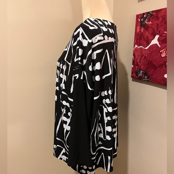 Joseph Ribkoff Color-blocked Printed Top
Style 221116, size 8 - Picture 5 of 8